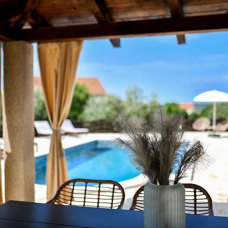 Wonderful Holiday House Bruno With Heated Pool Zadar Exteriér fotografie