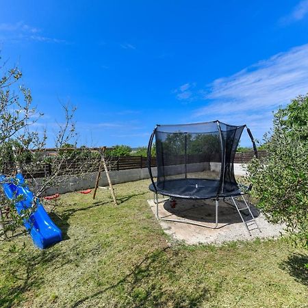 Wonderful Holiday House Bruno With Heated Pool Zadar Exteriér fotografie