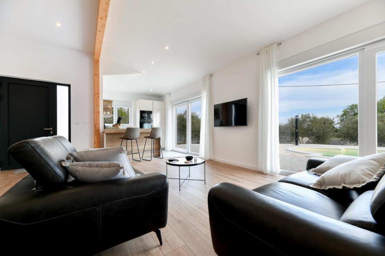 Wonderful Holiday House Bruno With Heated Pool Zadar Exteriér fotografie