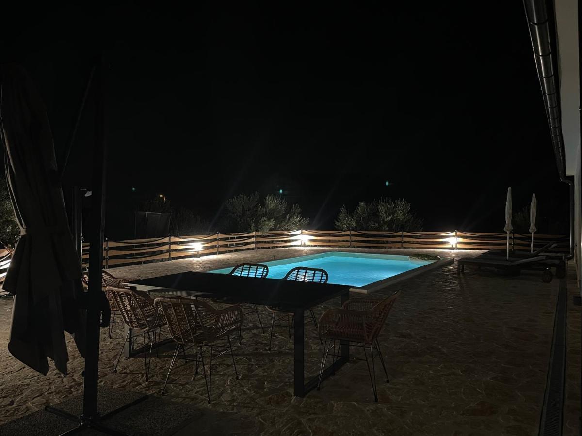 Wonderful Holiday House Bruno With Heated Pool Zadar Exteriér fotografie