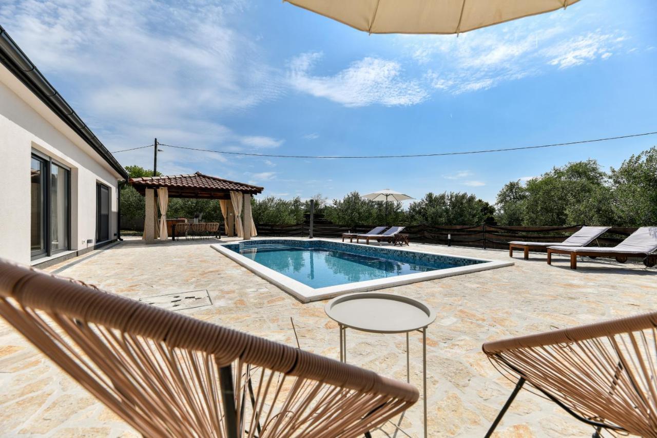 Wonderful Holiday House Bruno With Heated Pool Zadar Exteriér fotografie