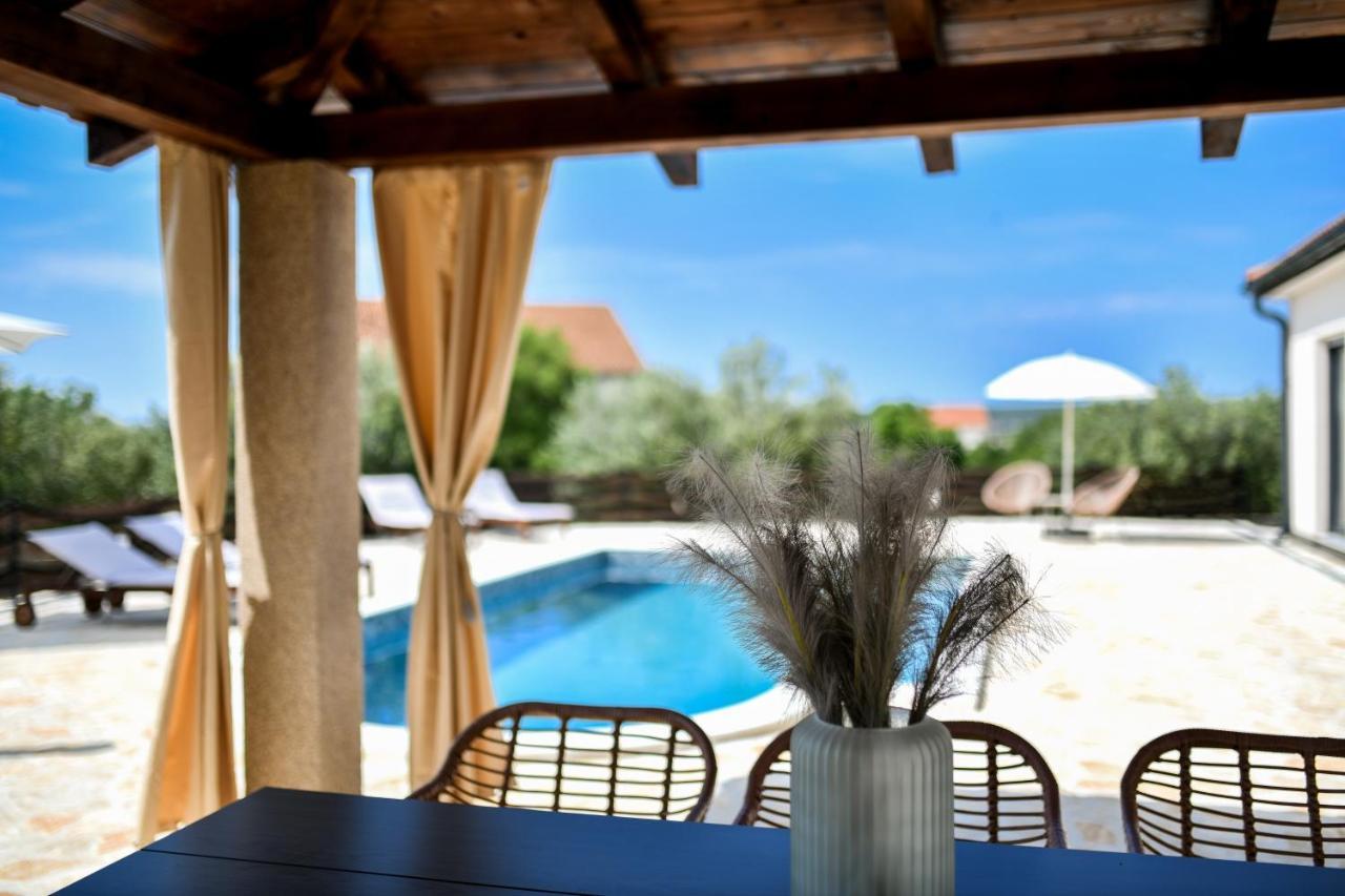 Wonderful Holiday House Bruno With Heated Pool Zadar Exteriér fotografie