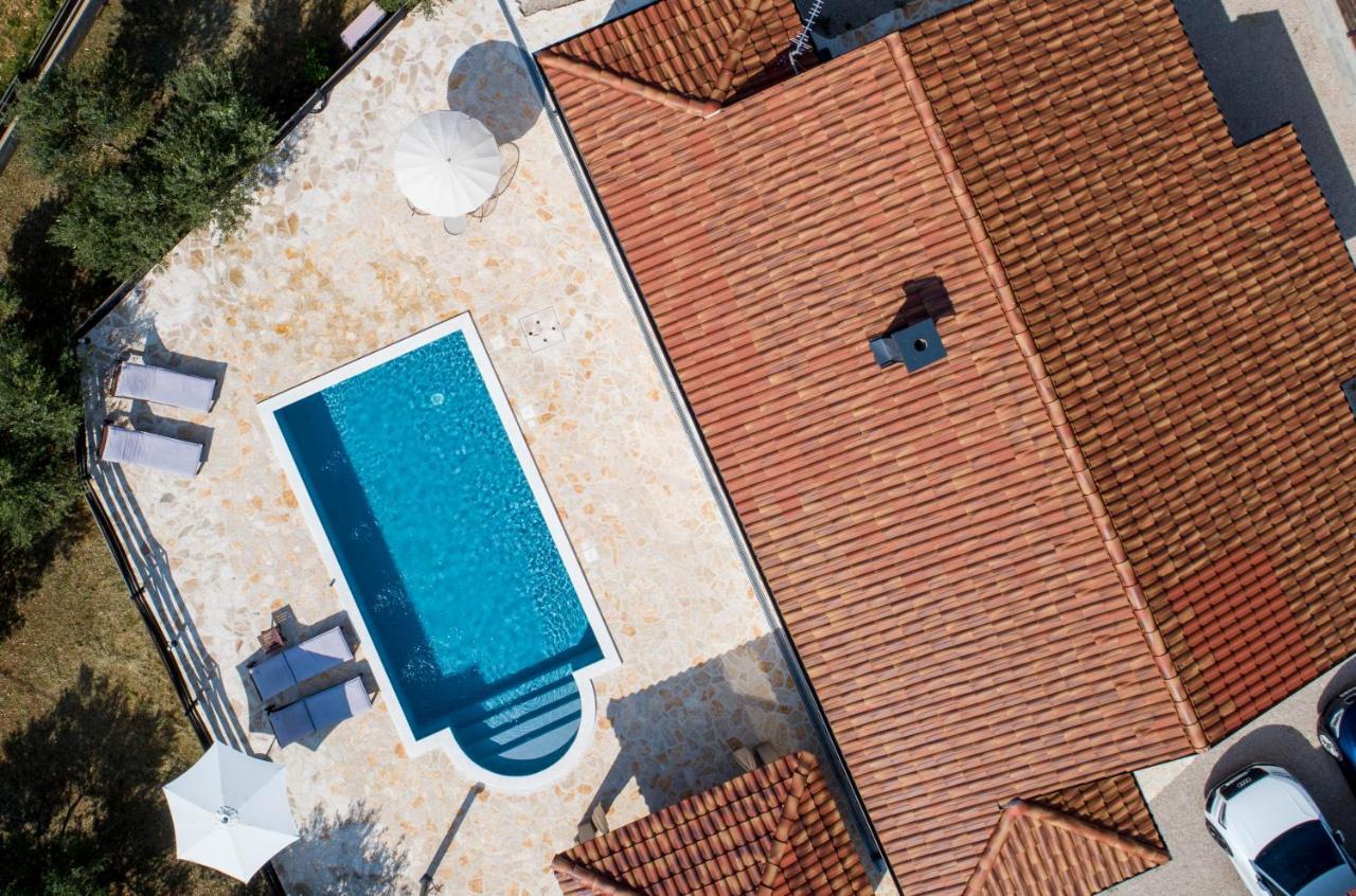 Wonderful Holiday House Bruno With Heated Pool Zadar Exteriér fotografie